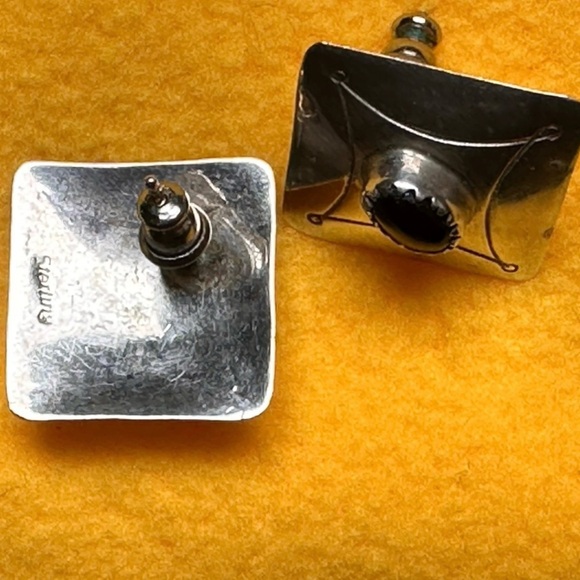 Navajo Black Onyx and Sterling Silver earrings - Picture 3 of 5